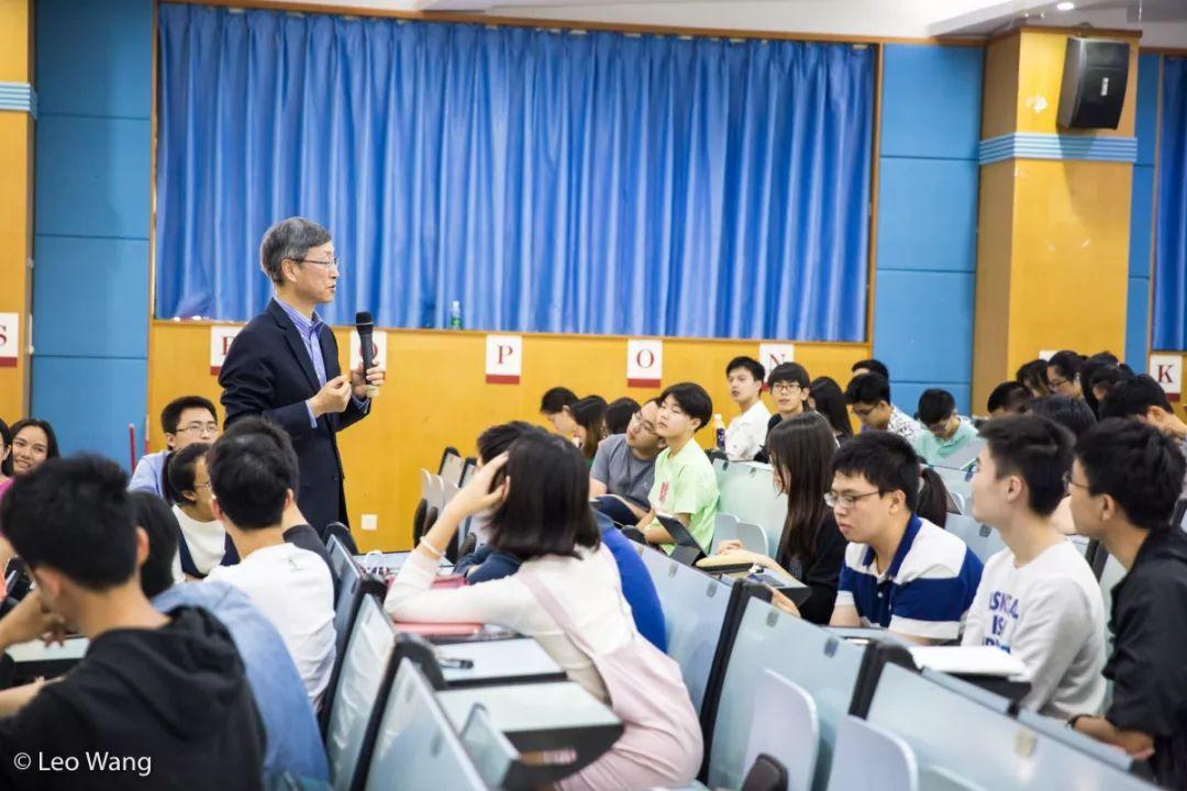 哈佛大学（上海中心）总经理黄晶生先生来深国交演讲 深国交 考试 培训 第3张
