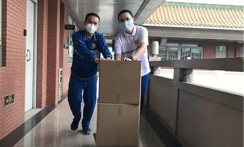 直击广州广雅中学返校的第一天｜每位师生一个复学爱心包  疫情相关 第10张