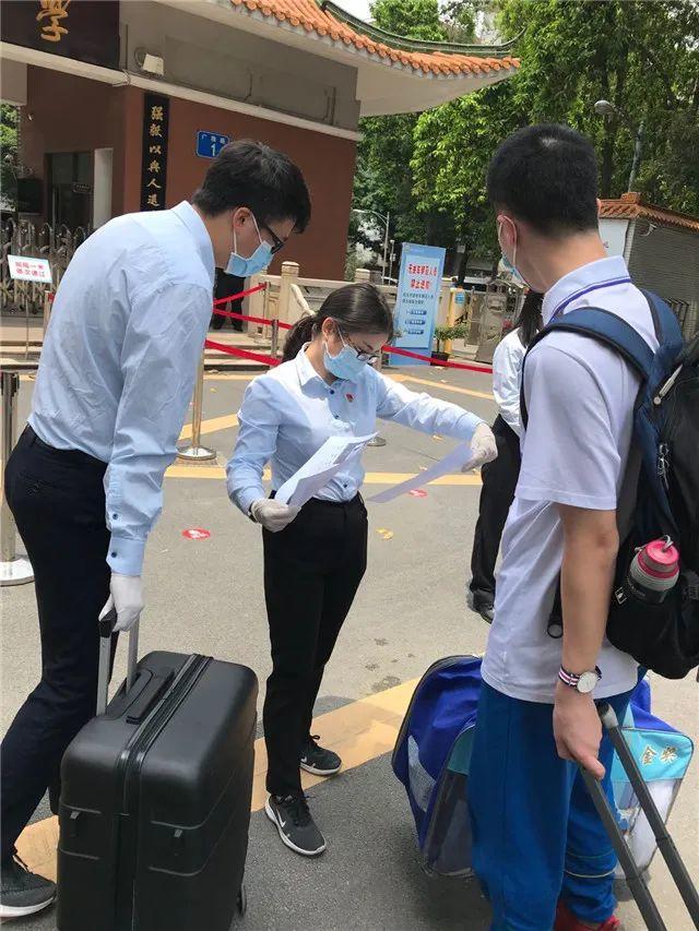 直击广州广雅中学返校的第一天｜每位师生一个复学爱心包  疫情相关 第2张