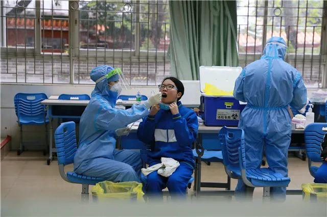 直击广州广雅中学返校的第一天｜每位师生一个复学爱心包  疫情相关 第33张